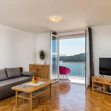 Med - Three Bedroom With Balcony And Sea View Apartment