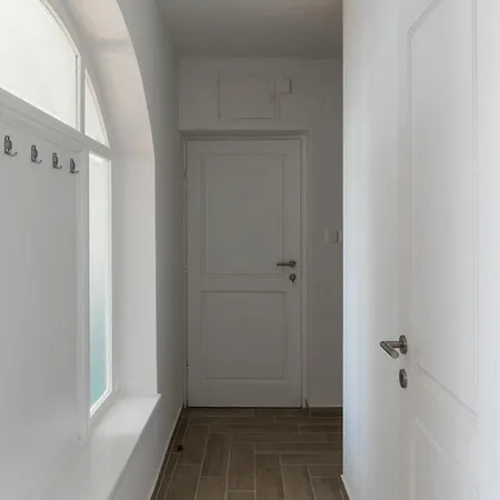 Med - Three Bedroom With Balcony And Sea View *