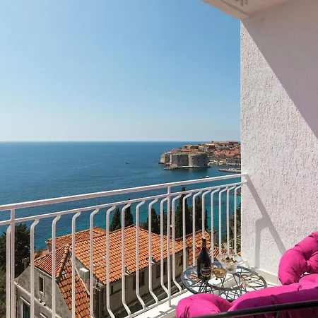 Med - Three Bedroom With Balcony And Sea View Apartment *