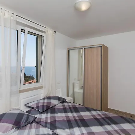 Med - Three Bedroom With Balcony And Sea View